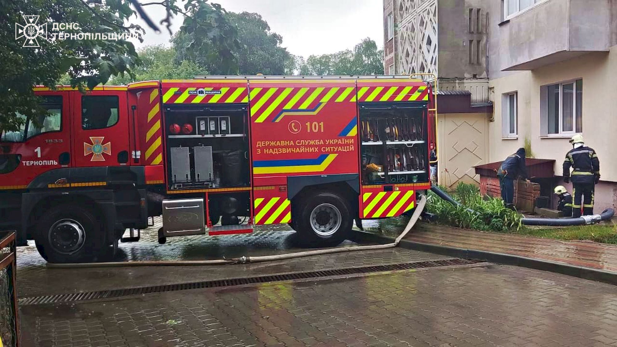 Новини Тернополя - фото з Відкачують воду, є підтоплення на кількох вулицях: наслідки негоди у Тернополі
