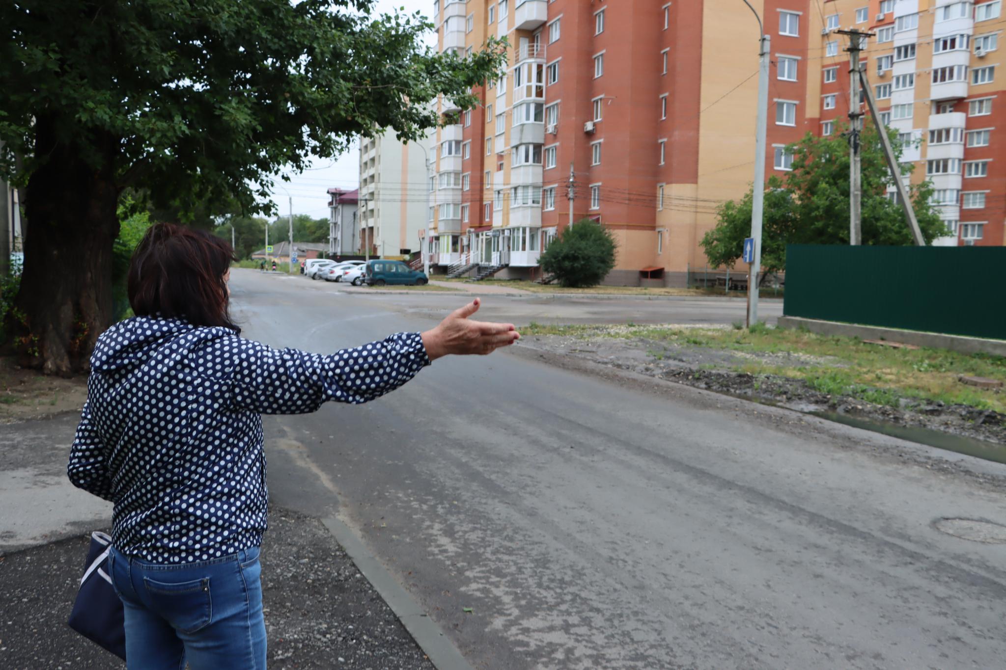 Новини Тернополя - фото з Затопило цокольні приміщення, двір перетворився на болото: наслідки підтоплення на Галицькій