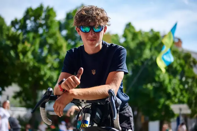 Новини Вінниці - фото з Британець Кайл Спрінг знову у Вінниці: завершив велопробіг через Європу заради дітей України