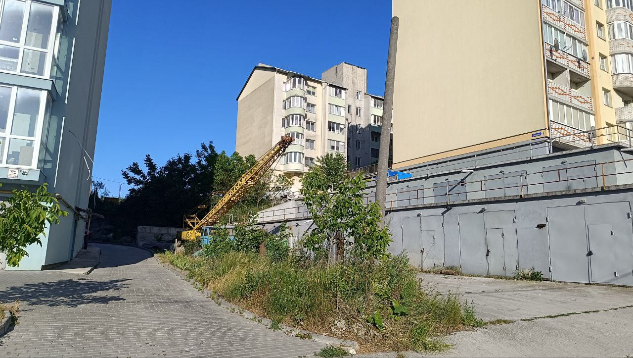 Новини Тернополя - фото з Будинок без землі: хто і чому не дає ОСББ оформити прибудинкову ділянку у Великій Березовиці