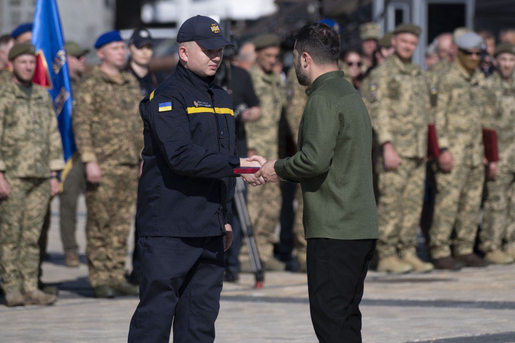 Новини Тернополя - фото з Піднявся на дах ЧАЕС, щоб захистити інших — рятувальника з Тернопільщини Президент нагородив орденом