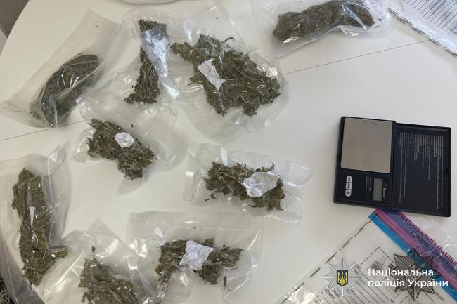 Новини Вінниці - фото з Заробляли на залежних: у Гнівані викрили «домашній» наркобізнес