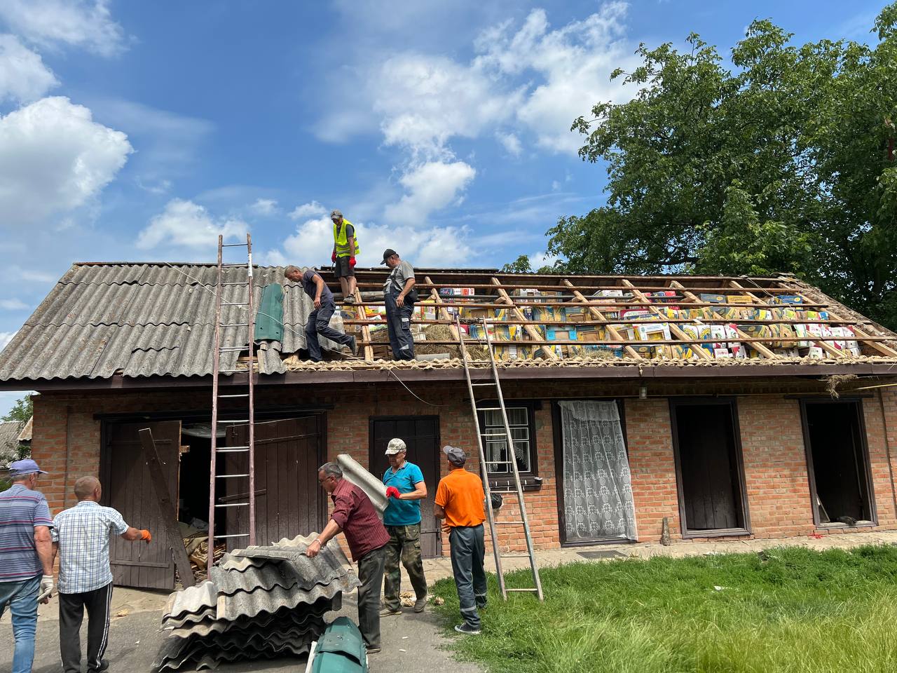 Новини Вінниці - фото з «Вони все побили, цей «руський мір»: як Писарівка пережила атаку дронів?