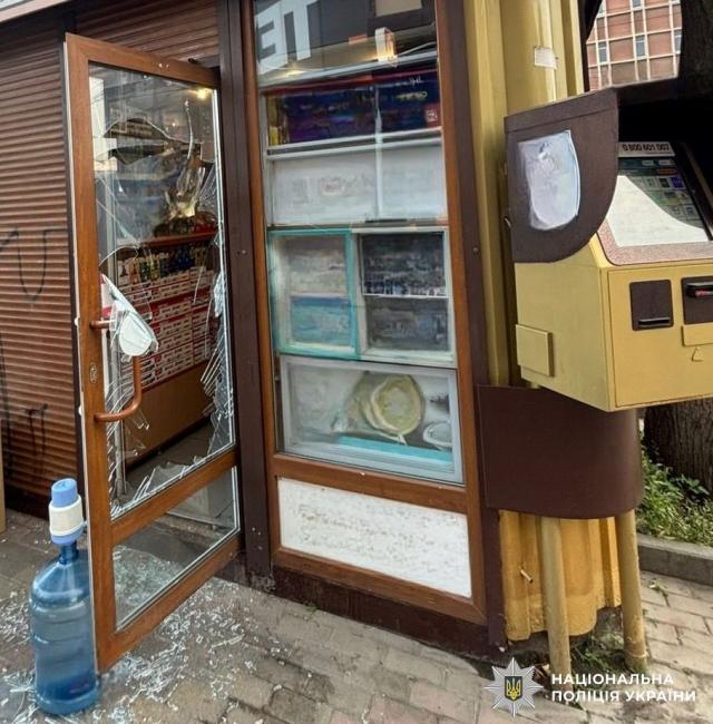 Новини Вінниці - фото з Виніс понад 19 тисяч гривень із кіоску: на проспекті Коцюбинського затримали 19-річного злодія
