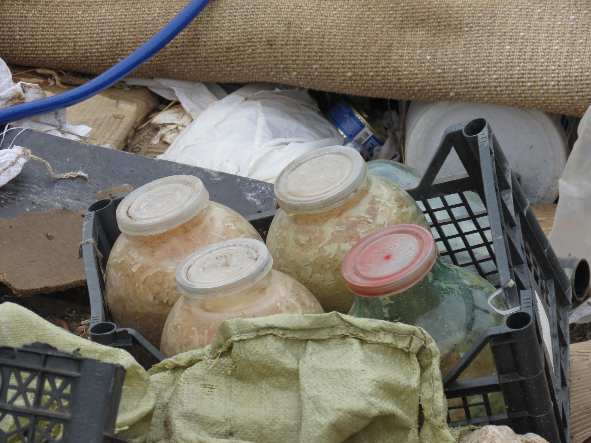 Новини Тернополя - фото з Викидають старі дивани, холодильники та не тільки. Репортаж зі стихійного звалища на Подільській