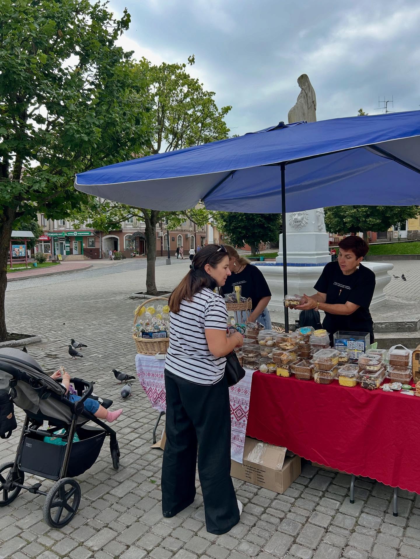 Новини Тернополя - фото з У Бережанах ярмаркують:  долучайтесь до збору на авто для воїнів на Сумському напрямку