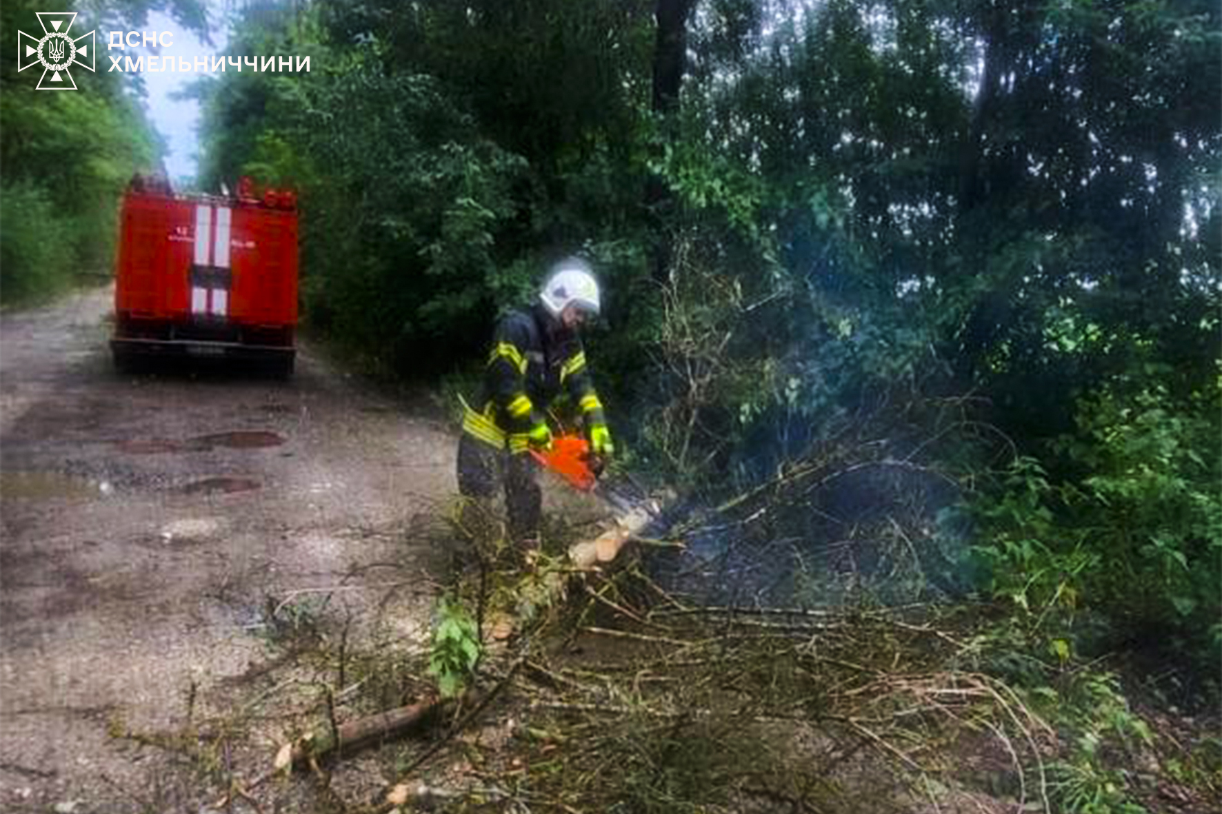 Новини Хмельницького - фото з Рятувальники показали наслідки буревію на Хмельниччині (ФОТО)