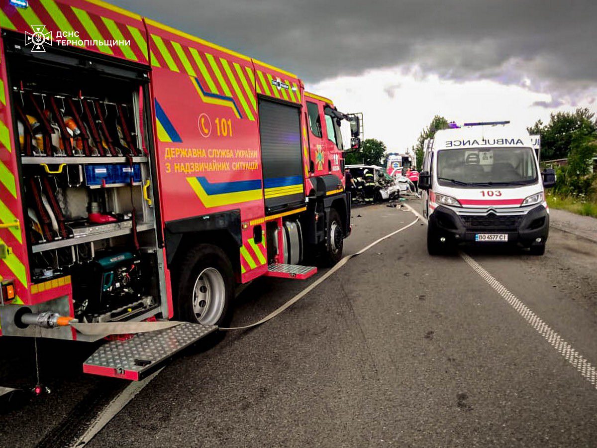 Новини Тернополя - фото з В ДТП загинули бабуся та дідусь, а онук у важкому стані. Деталі смертельної аварії на Тернопільщині