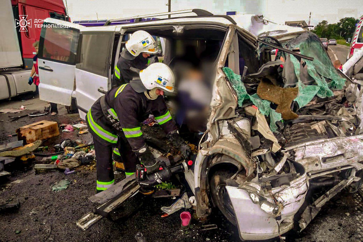 Новини Тернополя - фото з В ДТП загинули бабуся та дідусь, а онук у важкому стані. Деталі смертельної аварії на Тернопільщині