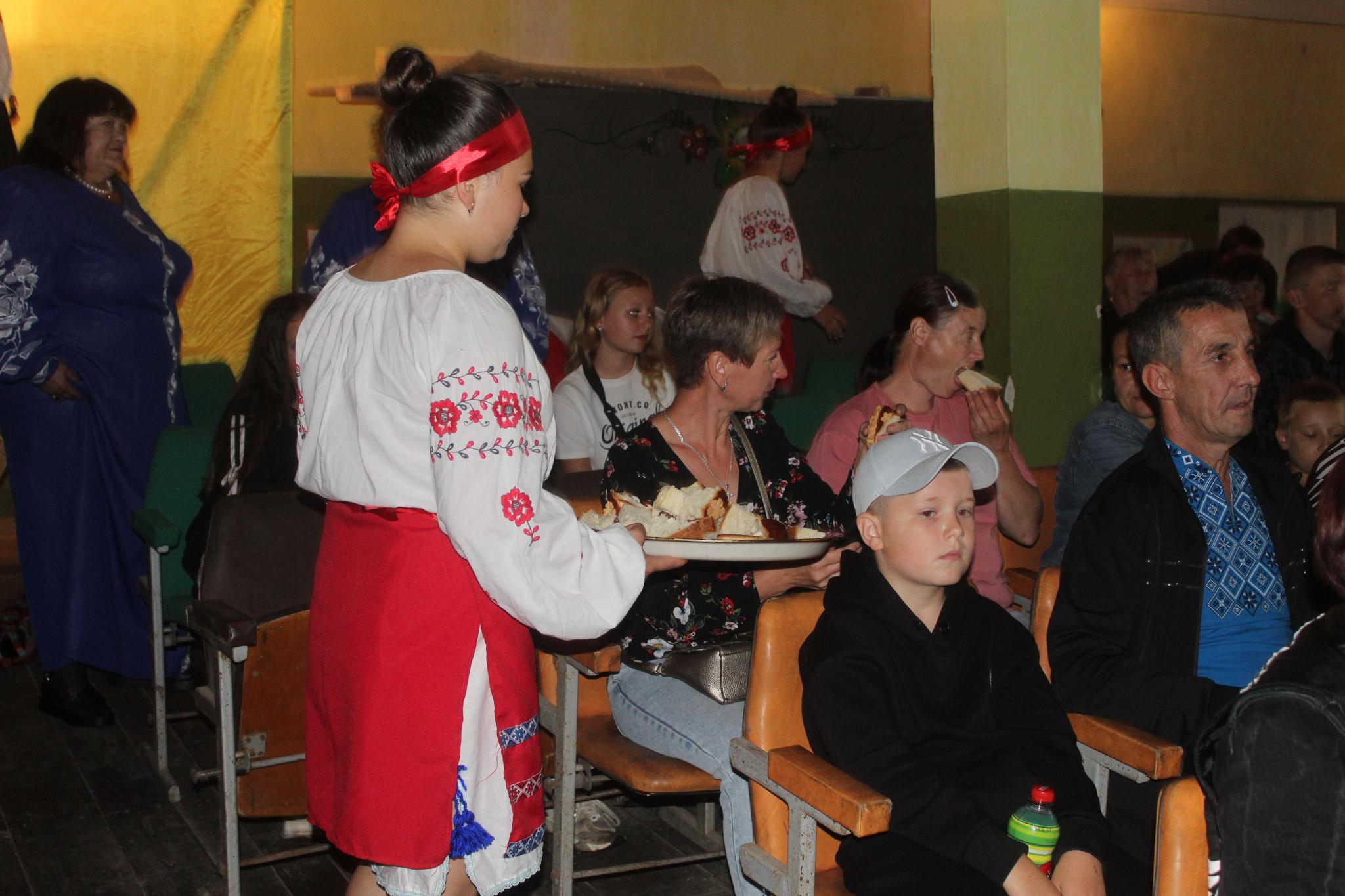 Новини Козятина - фото з З піснею в темну, суперконцертом, диво кашею — так в Сигналі відзначили День села