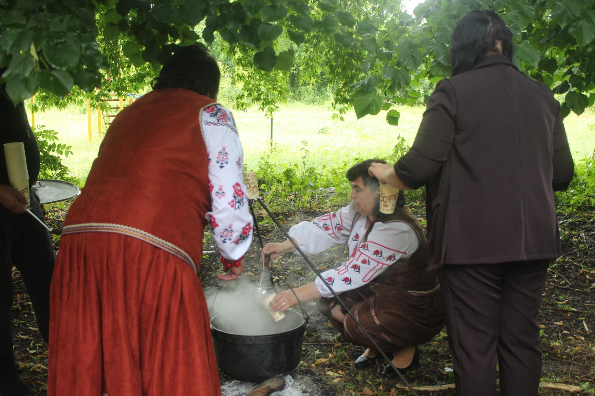 Новини Козятина - фото з З піснею в темну, суперконцертом, диво кашею — так в Сигналі відзначили День села