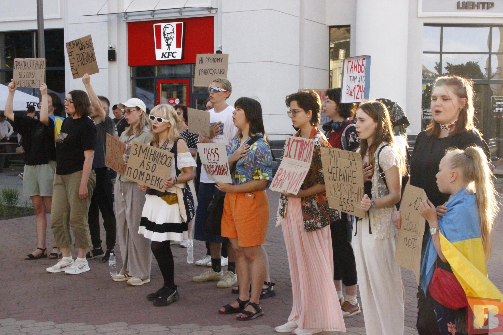 Новини Хмельницького - фото з Хто і чому ходить на мітинг щодо НАБУ і САП у Хмельницькому. Репортаж ВСІМ