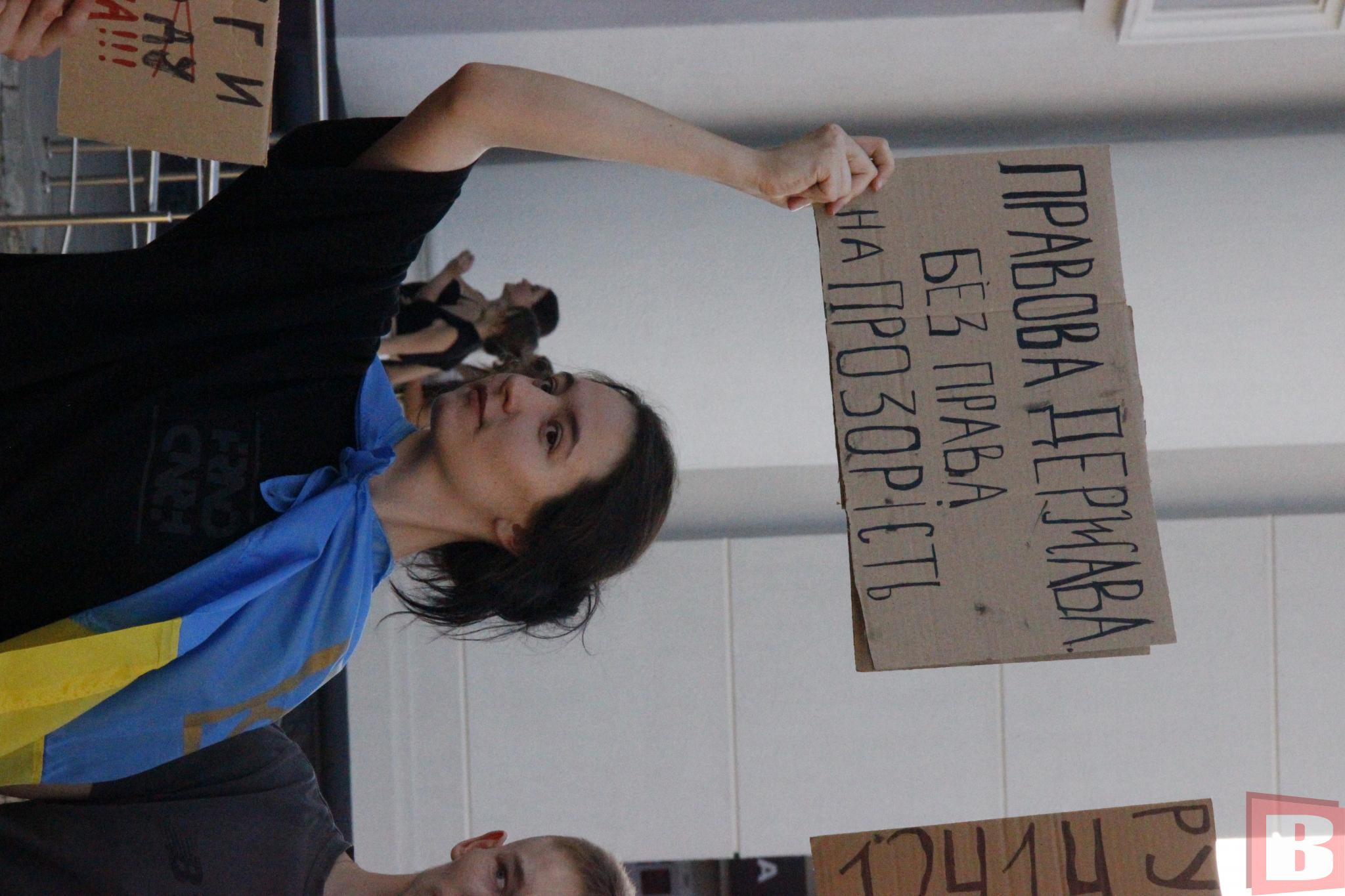 Новини Хмельницького - фото з Хто і чому ходить на мітинг щодо НАБУ і САП у Хмельницькому. Репортаж ВСІМ