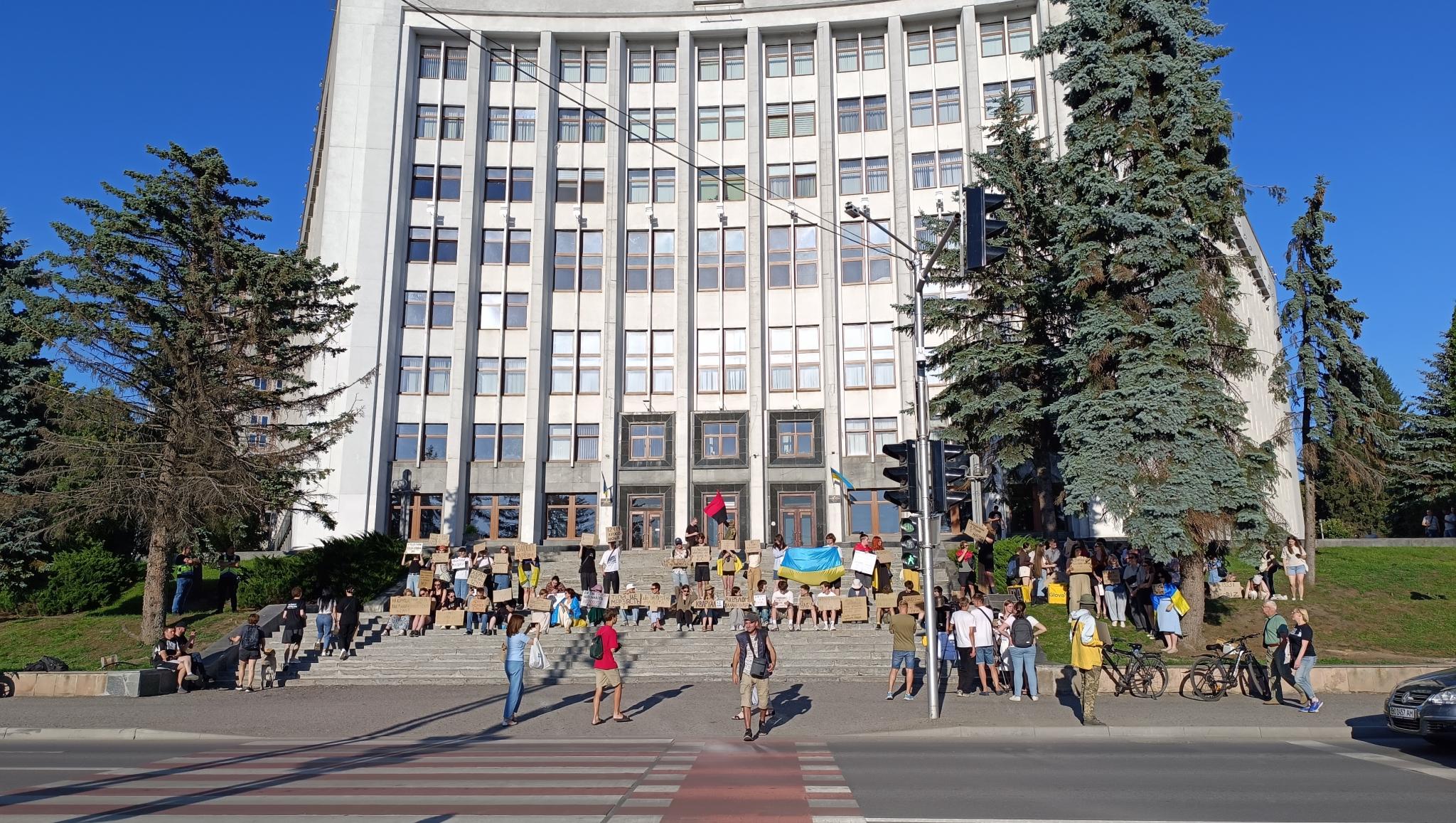 Новини Тернополя - фото з Третій день протестів під ОВА: люди вимагають незалежності антикорупційних органів