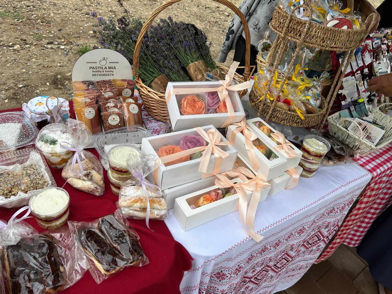 Новини Тернополя - фото з 210 тисяч на позашляховик для захисників:  благодійний ярмарок у Кутківцях об’єднав громаду