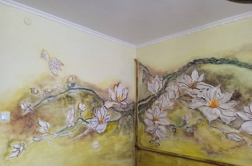 Новини Тернополя - фото з Гіпс, трохи натхнення та кольорів: Ірена Парніцька власноруч ліпить барельєфи на стінах