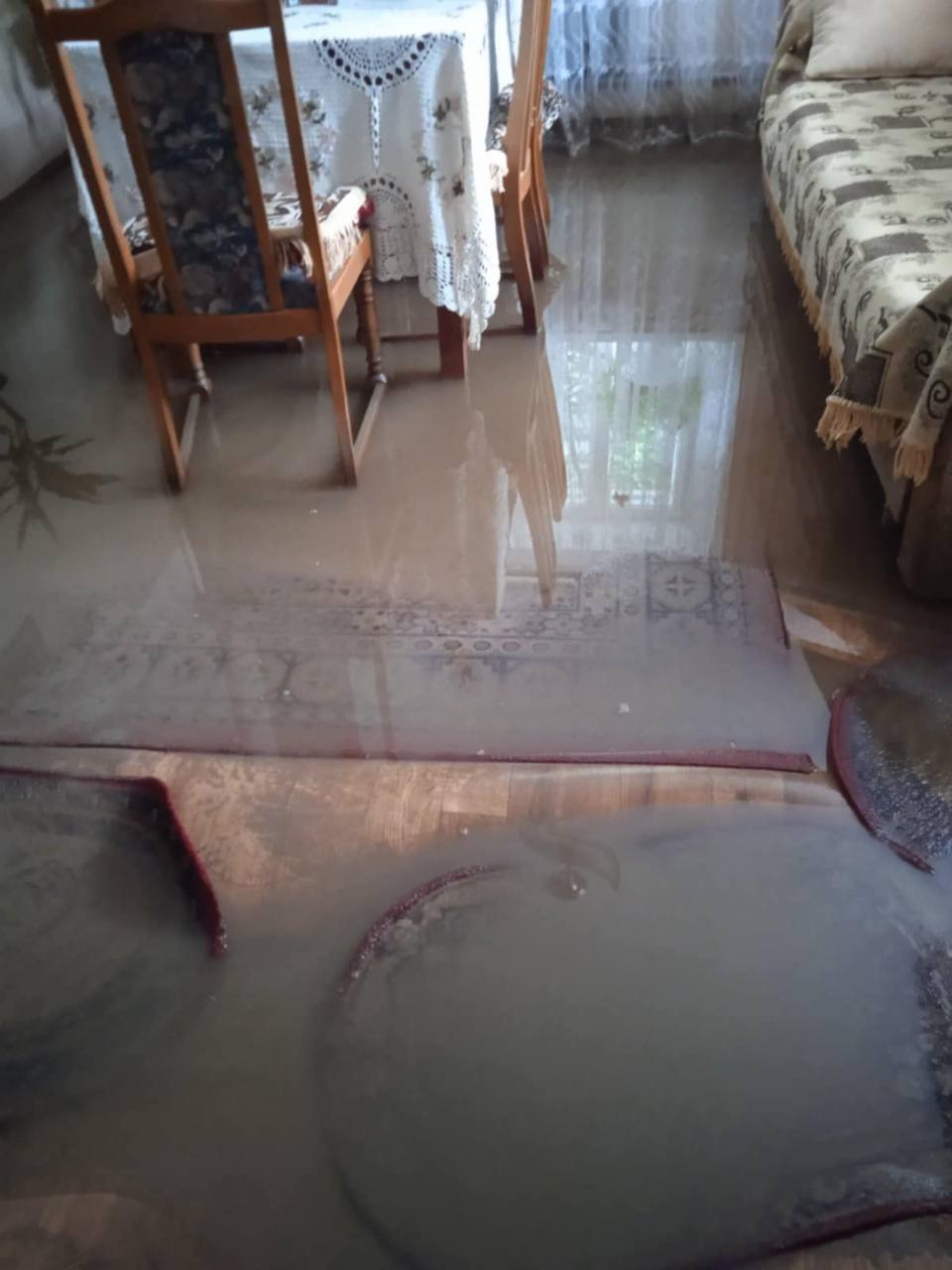 Новини Тернополя - фото з У хаті по пояс води та купа мулу: жителів Вишнівця накрила негода