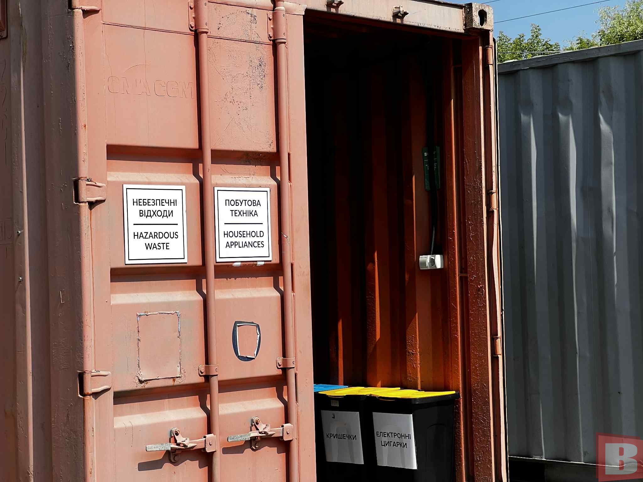 Новини Хмельницького - фото з Тонни склобою і макулатури: як хмельничани користуються центрами управління відходами (ІНФОГРАФІКА)