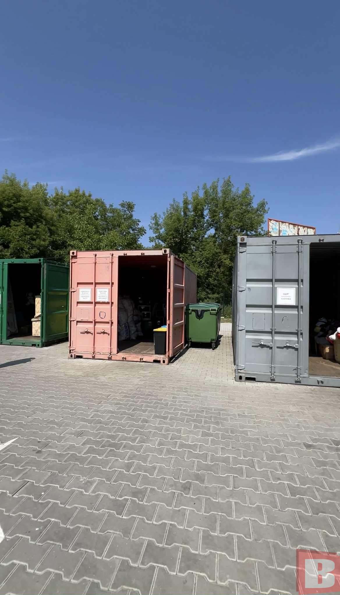 Новини Хмельницького - фото з Тонни склобою і макулатури: як хмельничани користуються центрами управління відходами (ІНФОГРАФІКА)