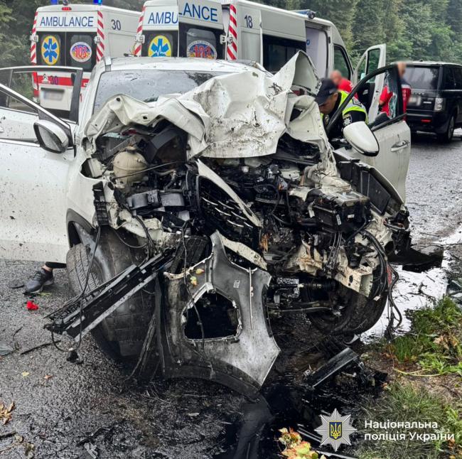 Новини Вінниці - фото з Смертельна ДТП біля Щіток: водій KIA в’їхав у дерево, є загиблі