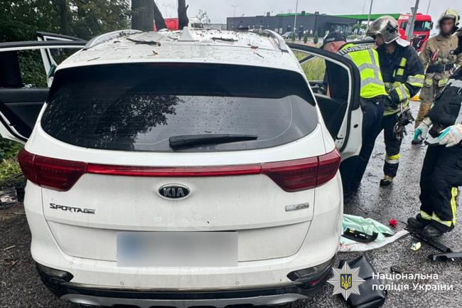 Новини Вінниці - фото з Смертельна ДТП біля Щіток: водій KIA в’їхав у дерево, є загиблі