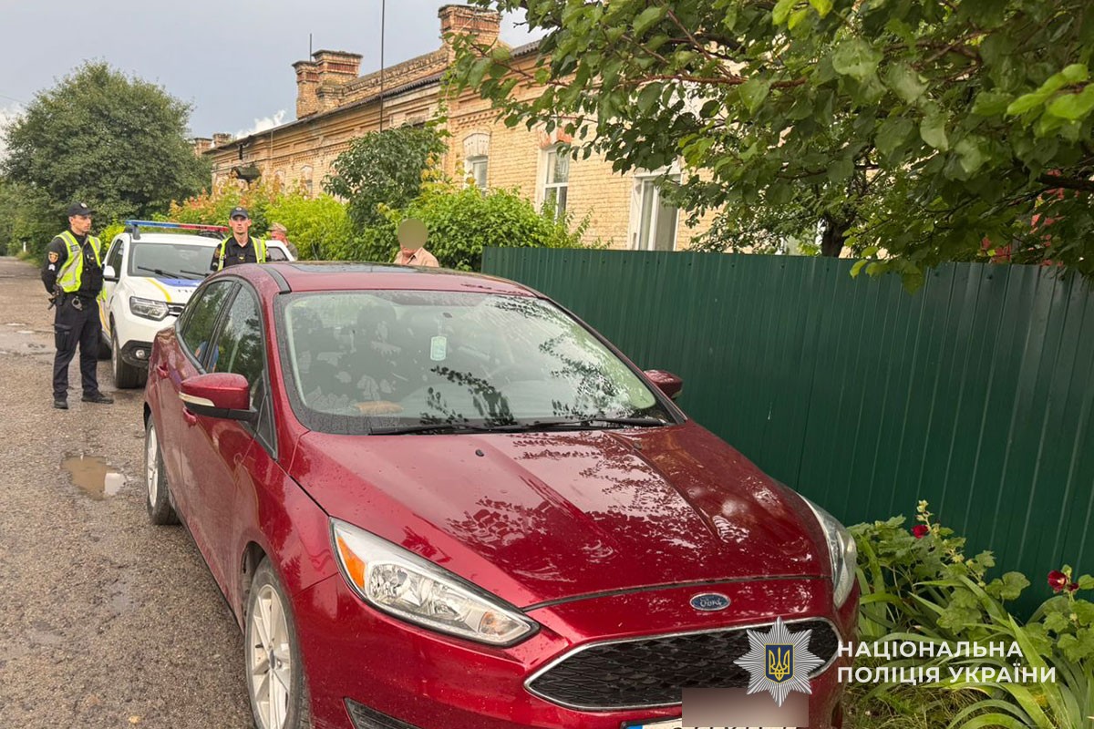 Новини Тернополя - фото з 200 доларів у кишені поліцейського: нетверезого водія з Кременеччини підозрюють у спробі дати хабар