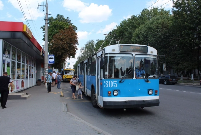 Новини Вінниці - фото з На громадській зупинці Дмитра Білоконя оселилися безхатьки. Як вирішують питання?