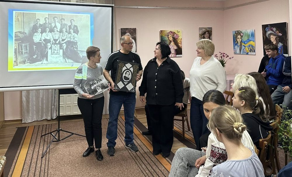 Новини Вінниці - фото з «Саша, не дружи з кацапами»: у музей Тульчина з’явився портрет Шевченка, виготовлений на засланні у сибіру