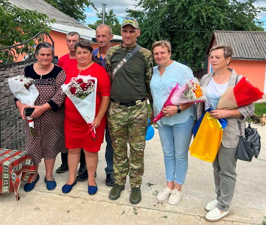 Новини Вінниці - фото з «Вибігла на вулицю зустріти Олежку і тільки тоді зрозуміла, що це сон»: як мама дізналася, що син живий