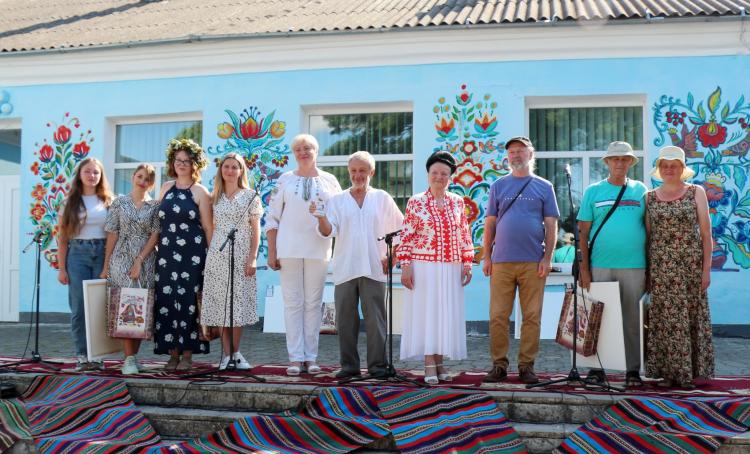 Новини Вінниці - фото з Подільська краса ожила в Іванівцях Барської громади. Підсумки симпозіуму «Мальована хата»