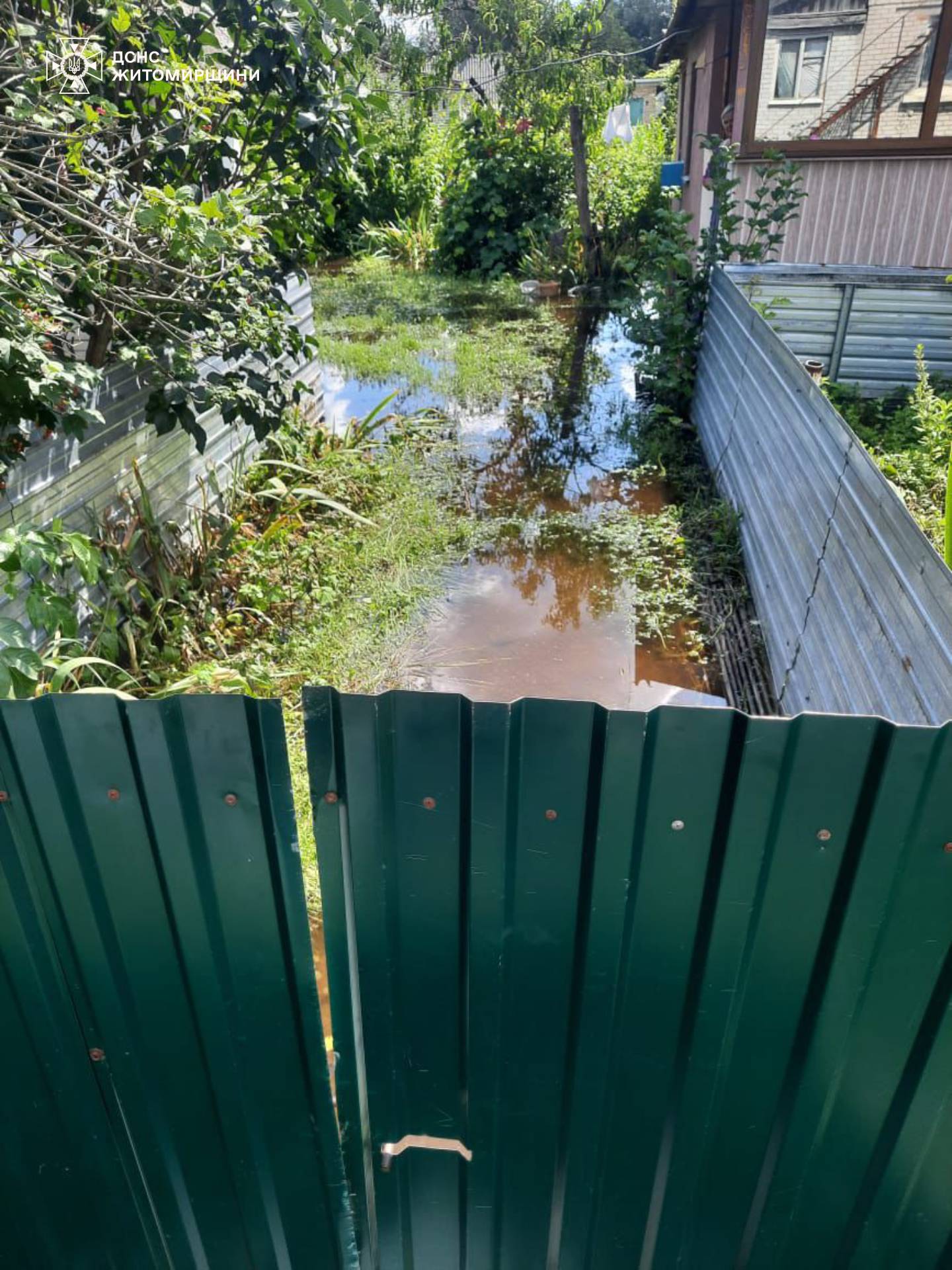 Новини Житомира - фото з За минулу добу рятувальники 6 разів відкачували воду із затоплених будівель та присадибних ділянок