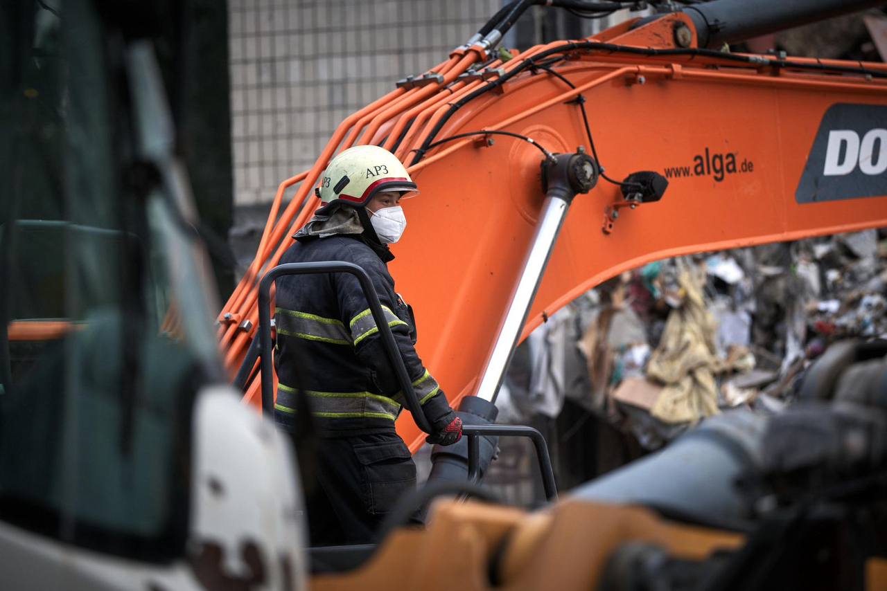 Новини Житомира - фото з У Києві завершили пошуково-рятувальні роботи після обстрілу 31 липня — загинула 31 людина