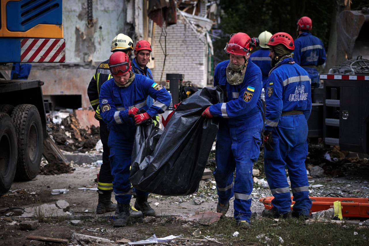 Новини Житомира - фото з У Києві завершили пошуково-рятувальні роботи після обстрілу 31 липня — загинула 31 людина