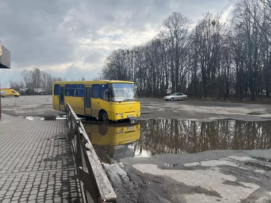 Новини Вінниці - фото з «За територію відповідає орендар»: дізнались, чому не латають ями на автостанції «Східна»