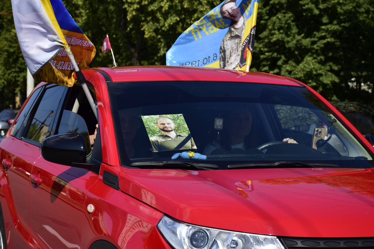 Новини Вінниці - фото з «Мірча», «Дяк» і ті, хто ще не повернувся з війни: у Вінниці провели пам’ятний автопробіг