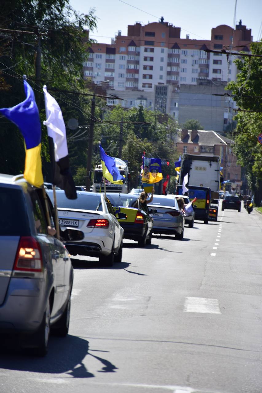 Новини Вінниці - фото з «Мірча», «Дяк» і ті, хто ще не повернувся з війни: у Вінниці провели пам’ятний автопробіг