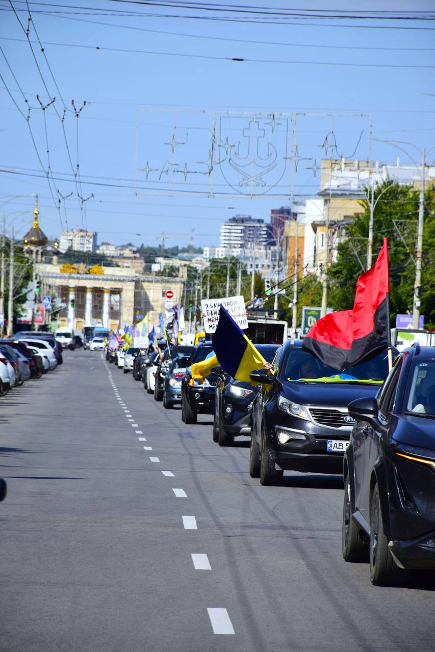 Новини Вінниці - фото з «Мірча», «Дяк» і ті, хто ще не повернувся з війни: у Вінниці провели пам’ятний автопробіг