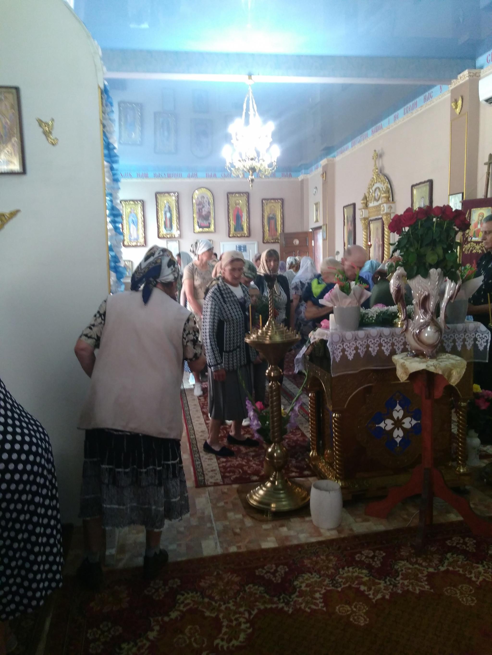 Новини Козятина - фото з Святили мед, воду, квіти, та ікону, яку подарувала церкві медик передової Лія