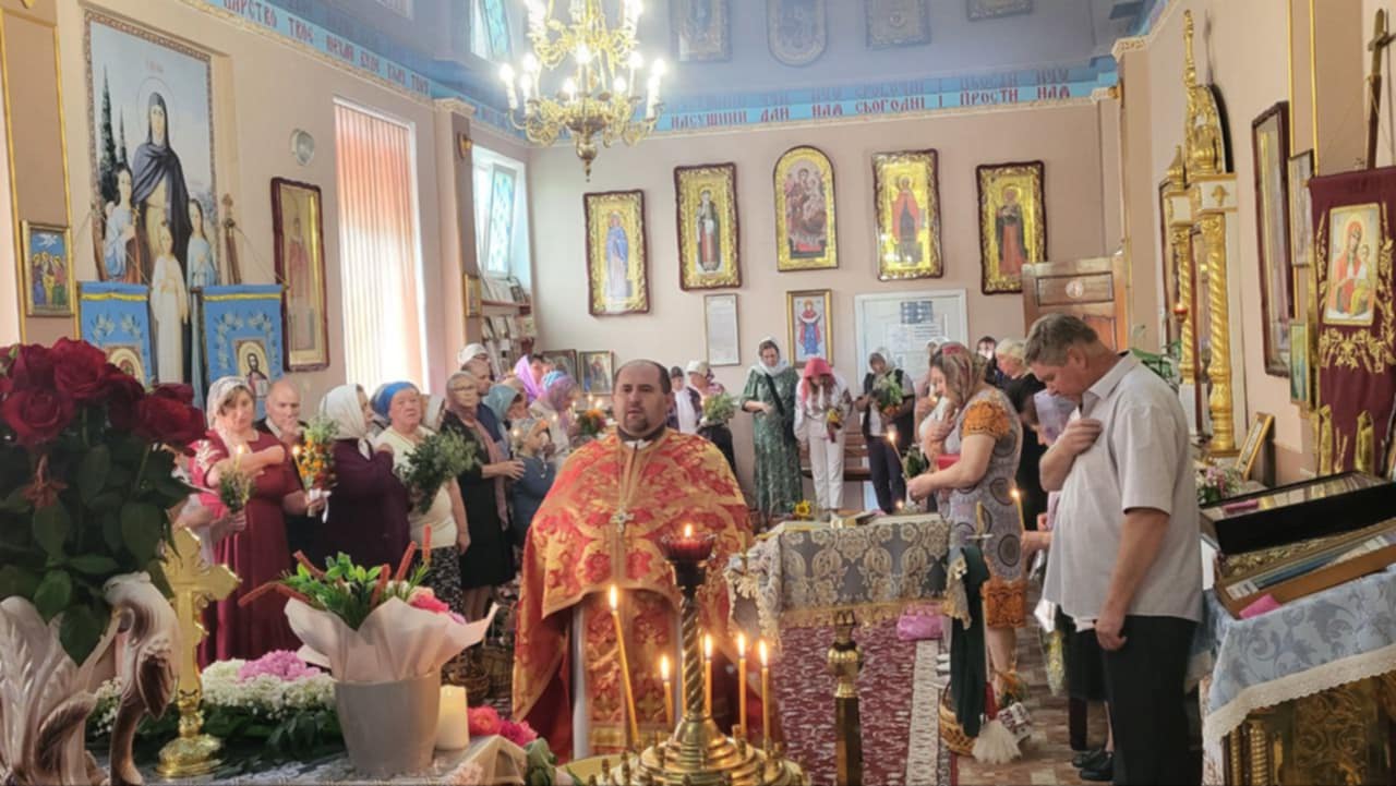 Новини Козятина - фото з Святили мед, воду, квіти, та ікону, яку подарувала церкві медик передової Лія