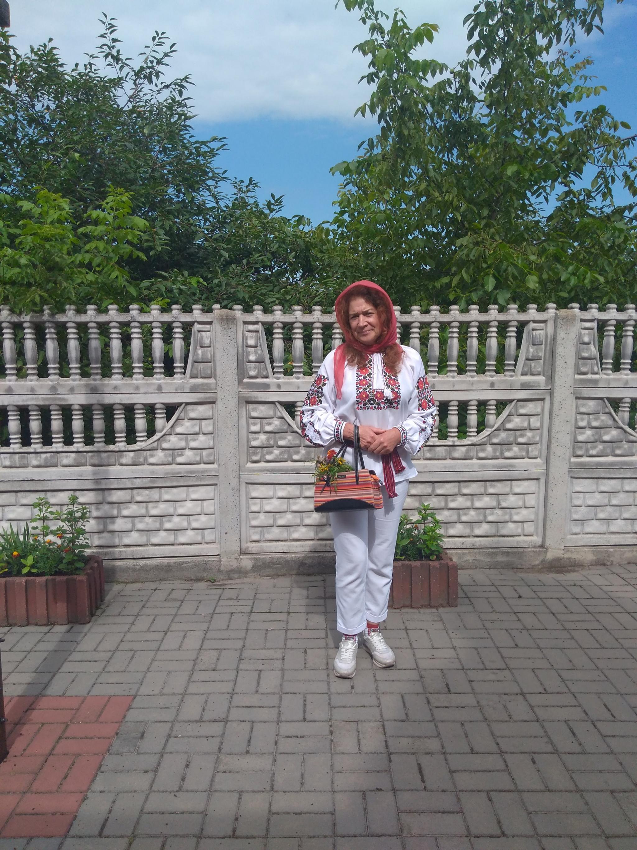 Новини Козятина - фото з Святили мед, воду, квіти, та ікону, яку подарувала церкві медик передової Лія