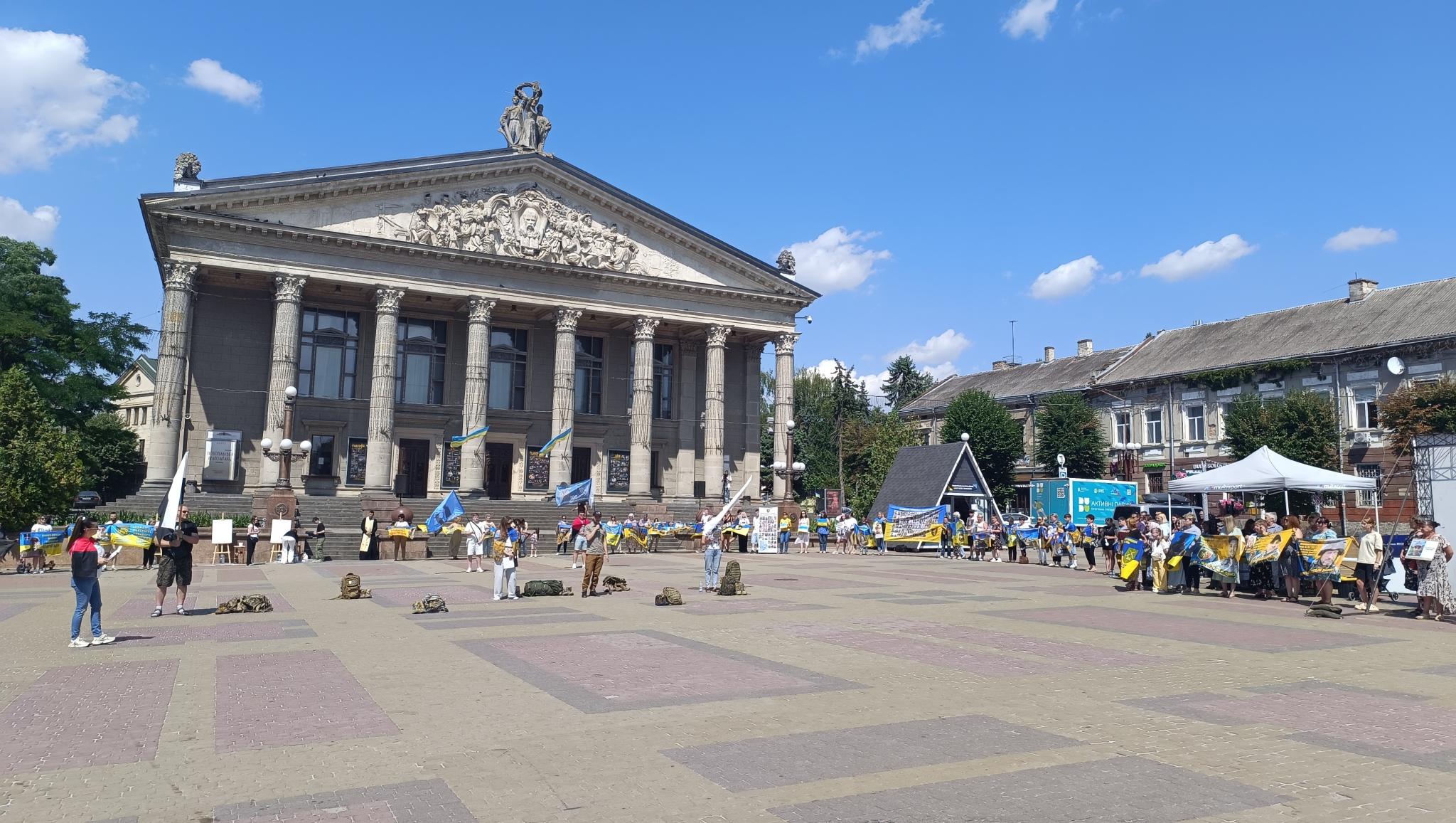 Новини Тернополя - фото з «Для них це важливо»: захисники, які повернулися із полону, нагадують про тих, хто досі там