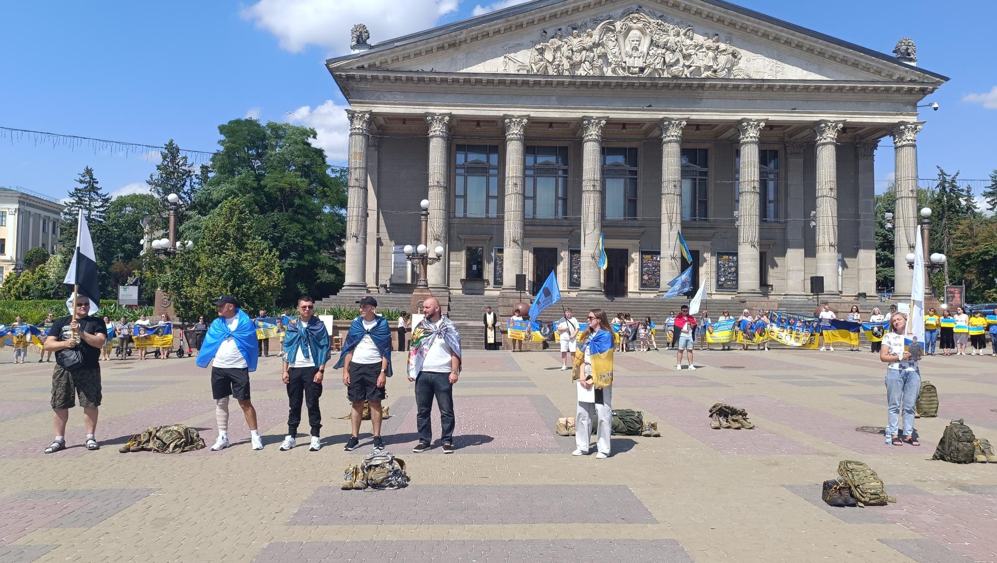 Новини Тернополя - фото з «Для них це важливо»: захисники, які повернулися із полону, нагадують про тих, хто досі там