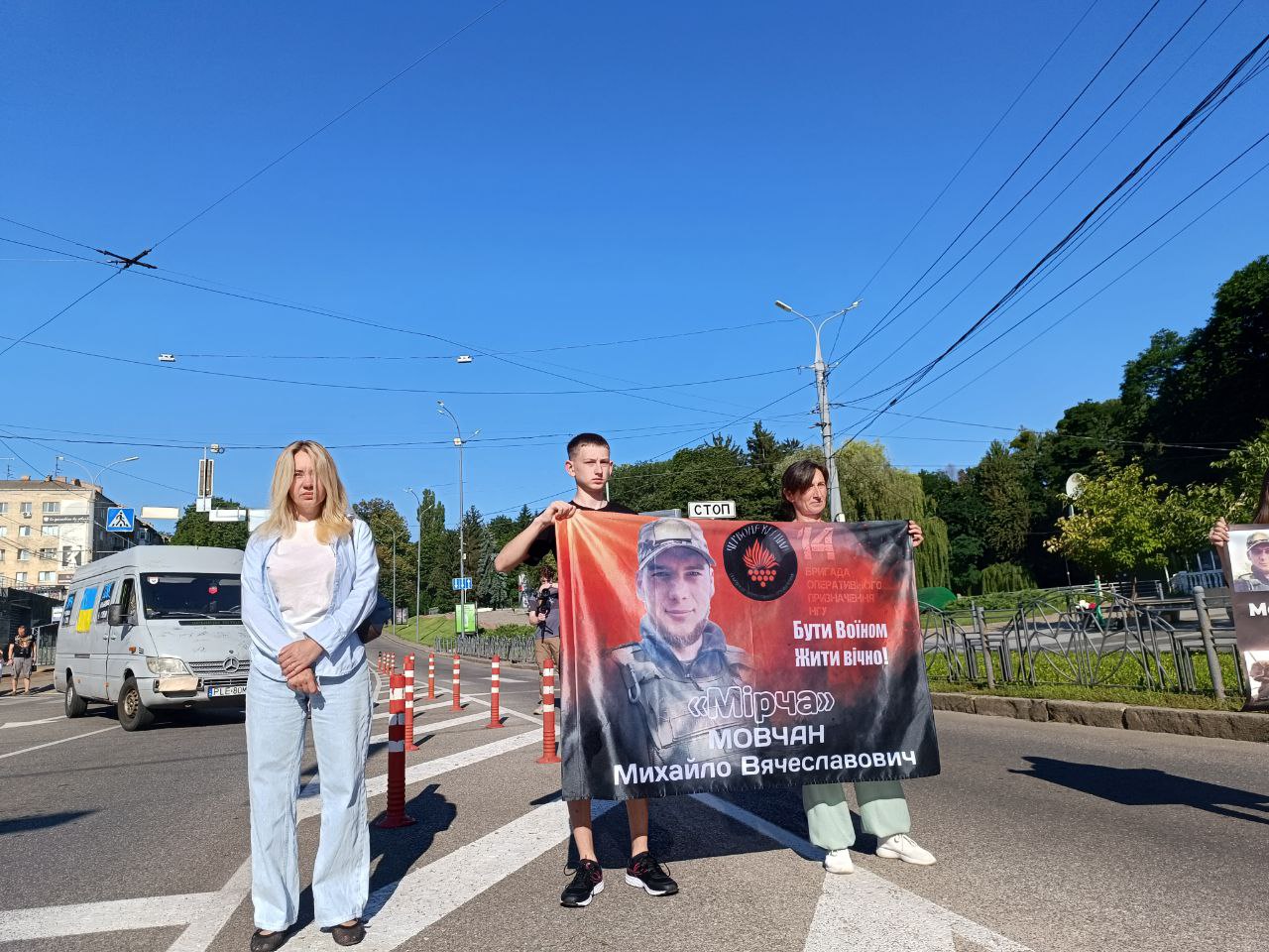 Новини Вінниці - фото з Два життя, одна дата: у Вінниці вшанували воїнів «Мірчу» і «Дяка» хвилиною мовчання