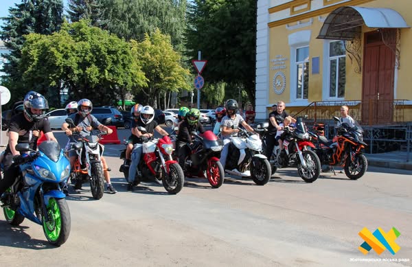 Новини Житомира - фото з «Рух надії» від мотоспільноти Житомира зібрав понад 28 тисяч гривень на слуховий апарат для 9-річного Славка