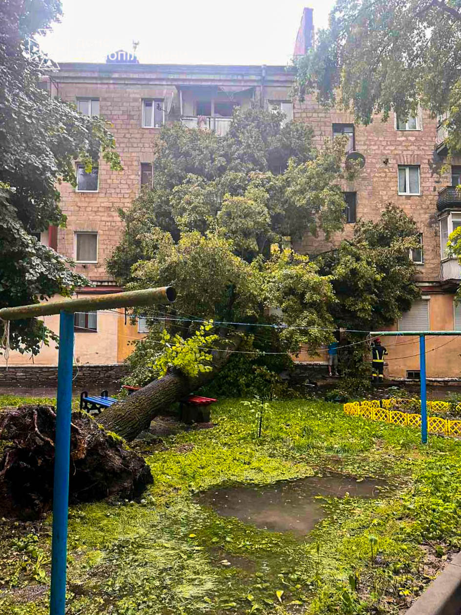 Новини Тернополя - фото з У Тернополі через зливу підтопило два приватні житлові будинки