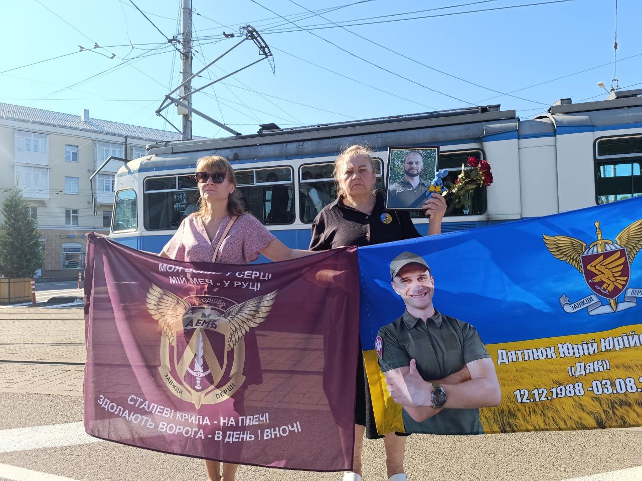 Новини Вінниці - фото з Два життя, одна дата: у Вінниці вшанували воїнів «Мірчу» і «Дяка» хвилиною мовчання