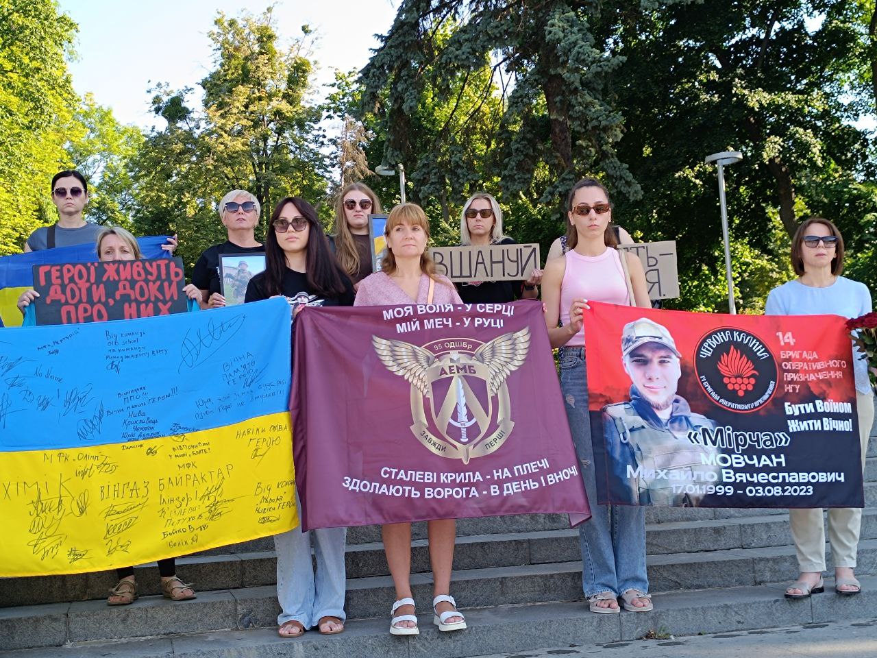 Новини Вінниці - фото з Два життя, одна дата: у Вінниці вшанували воїнів «Мірчу» і «Дяка» хвилиною мовчання