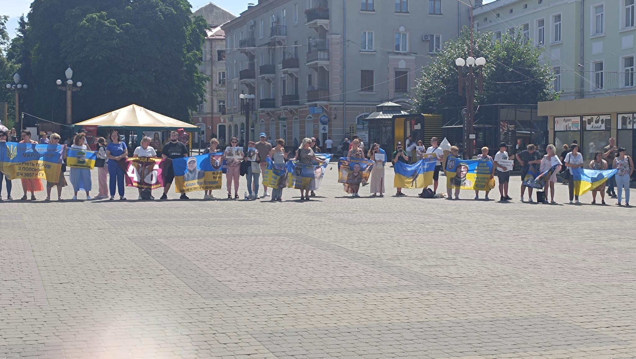 Новини Тернополя - фото з «Для них це важливо»: захисники, які повернулися із полону, нагадують про тих, хто досі там