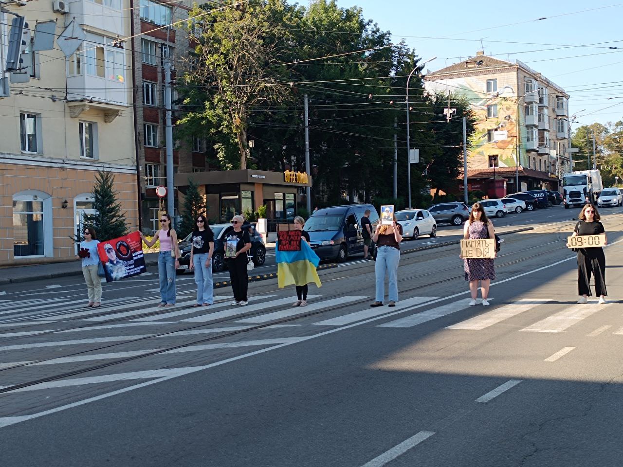Новини Вінниці - фото з Два життя, одна дата: у Вінниці вшанували воїнів «Мірчу» і «Дяка» хвилиною мовчання