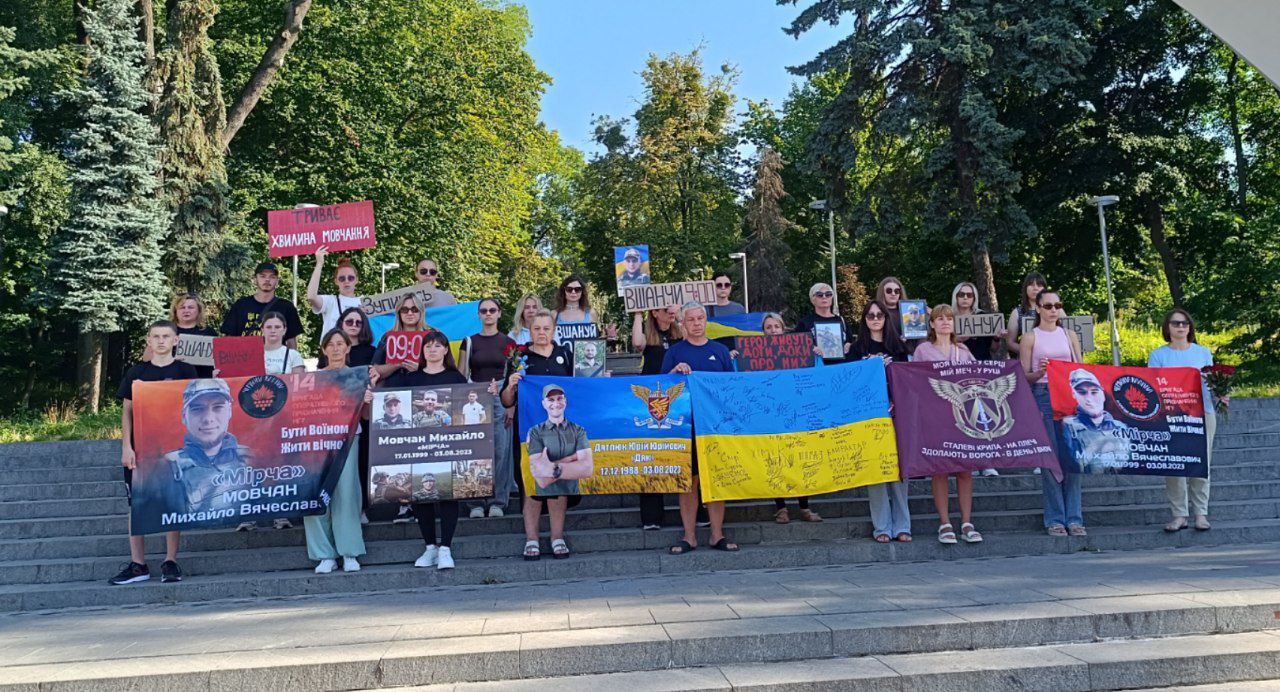 Новини Вінниці - фото з Два життя, одна дата: у Вінниці вшанували воїнів «Мірчу» і «Дяка» хвилиною мовчання